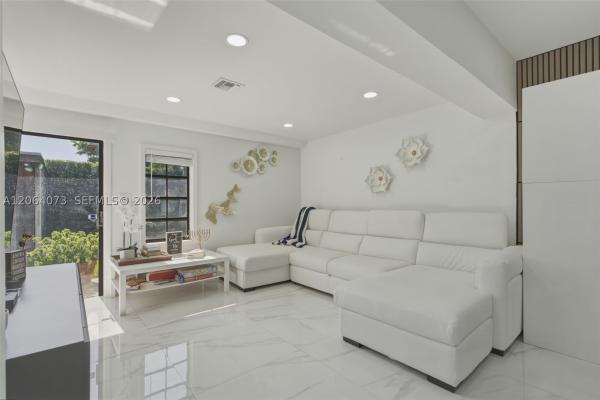 11621 NW 58th Pl, Hialeah, Florida 33012, image 1