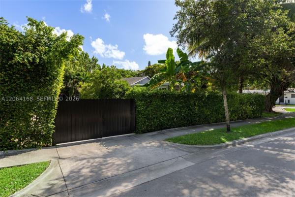 Country Club, 902 NW 10th Ct, Miami, Florida 33136, image 2