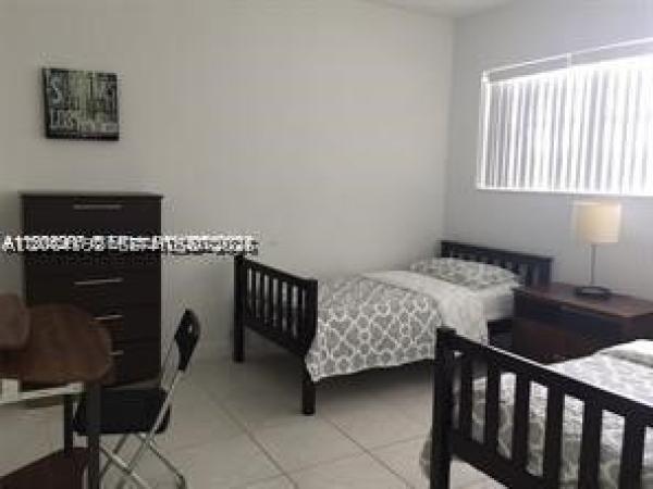 South Shore Yacht & Golf Club, 200 S Shore Dr #7, Miami Beach, Florida 33141, image 1