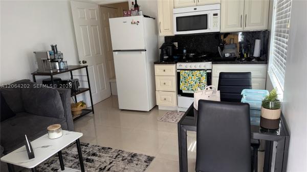 1542 SW 138th Ct, Unincorporated Dade County, Florida 33184, image 2
