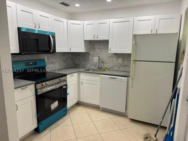 Golden Isles, 700 Layne Blvd #115, Hallandale Beach, Florida 33009, image 2