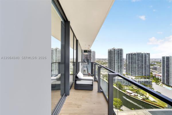 Reach Brickell City Centre, 68 SE 6th St #3311, Miami, Florida 33131, image 3