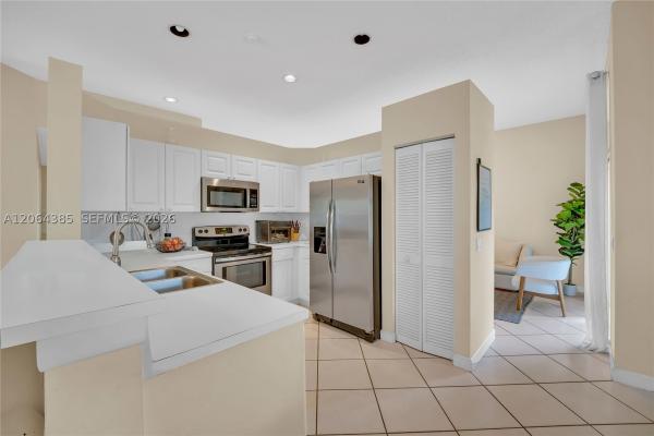 Vista Meadows, 885 Tanglewood Cir, Weston, Florida 33327, image 2