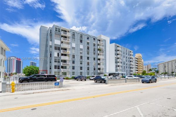 Golden Isles Yacht Club, 430 Golden Isles Dr #306, Hallandale Beach, Florida 33009, image 1