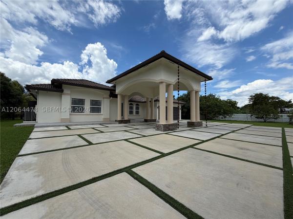 19690 SW 210th St, Unincorporated Dade County, Florida 33187, image 1