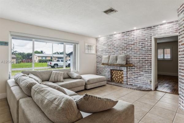 Boulevard Heights, 6931 SW 2nd St, Pembroke Pines, Florida 33023, image 3