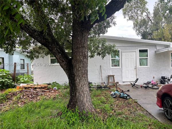 Pine Manor, 5442 4th Ave, Fort Myers, Florida 33907, image 3