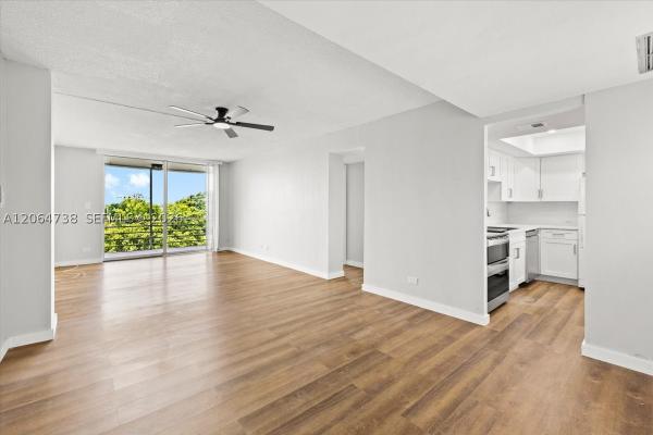 447 NE 195th St #414, Unincorporated Dade County, Florida 33179, image 3