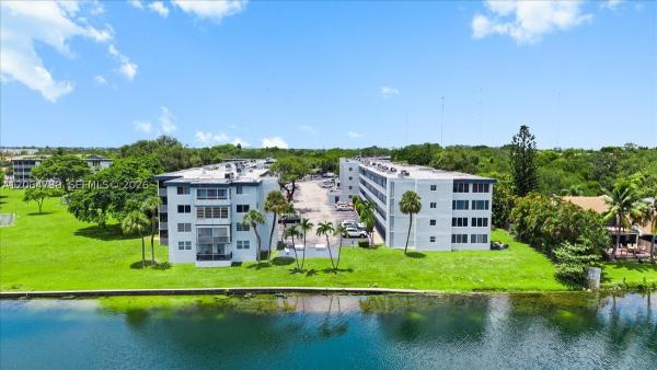 447 NE 195th St #414, Unincorporated Dade County, Florida 33179, image 2