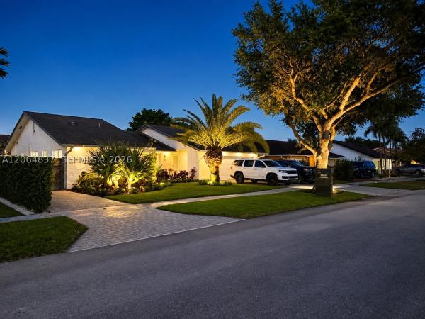 305 SW 134th Ct, Unincorporated Dade County, Florida 33184, image 2