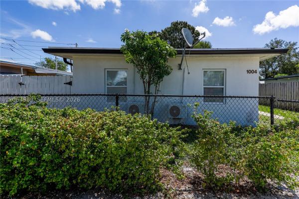 Hoosier Heights, 1004 SW 24th Ave #1-2, Fort Lauderdale, Florida 33312, image 2