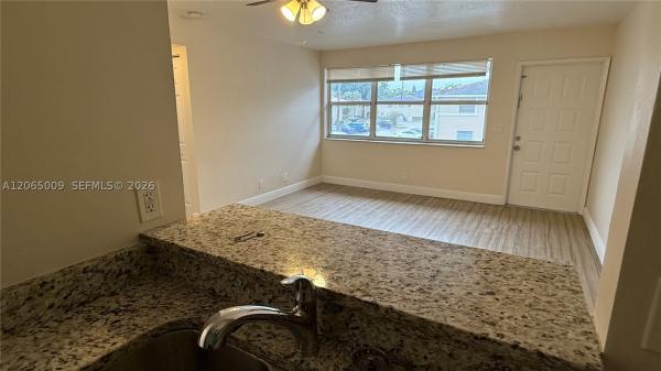 Lakewood Village Of Coral Springs, 1006 Twin Lakes Dr #20-E, Coral Springs, Florida 33071, image 3