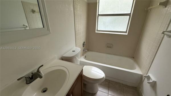 Lakewood Village Of Coral Springs, 1032 Twin Lakes Dr #21-G, Coral Springs, Florida 33071, image 3