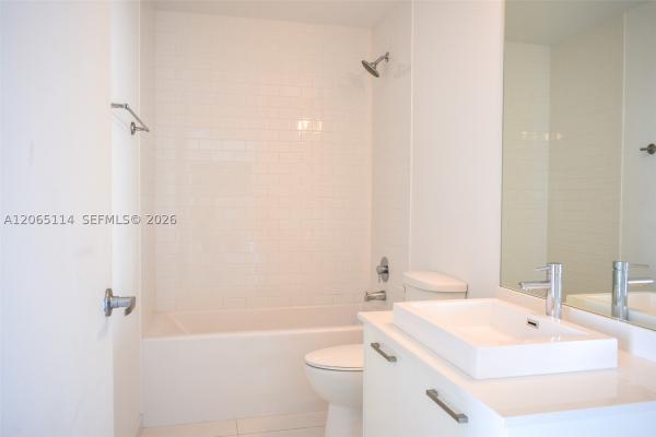 Centro, 151 SE 1st St #2808, Miami, Florida 33131, image 1