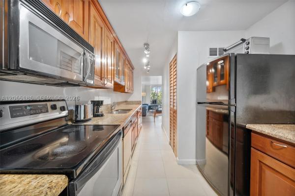Eastern Shores White House, 3660 NE 166th St #307, North Miami Beach, Florida 33160, image 3