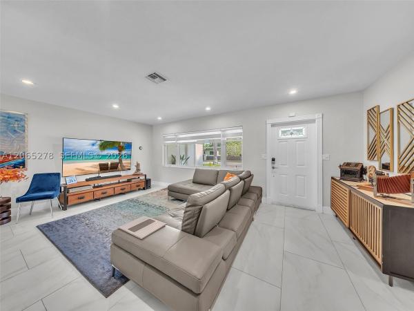 Hollywood Lakes, 1246 Adams St, Hollywood, Florida 33019, image 2