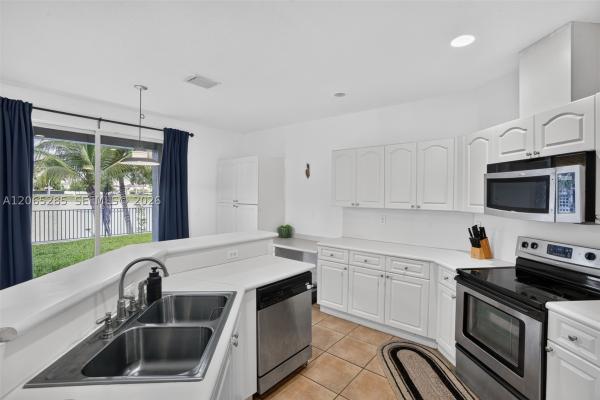 1458 SW 150th Ave, Unincorporated Dade County, Florida 33194, image 2