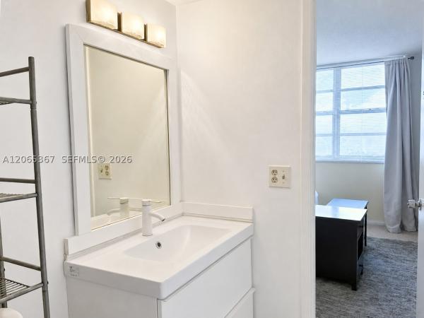 Stratford House, 2841 NE 163rd St #608, North Miami Beach, Florida 33160, image 3