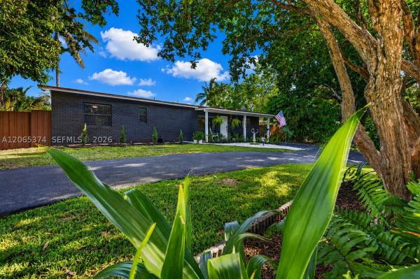 Wilton Estates, 300 NW 28th St, Wilton Manors, Florida 33311, image 1