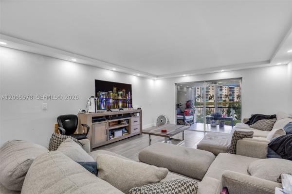 Meadowbrook Lakes View, 141 SE 3rd Ave #101, Dania Beach, Florida 33004, image 3
