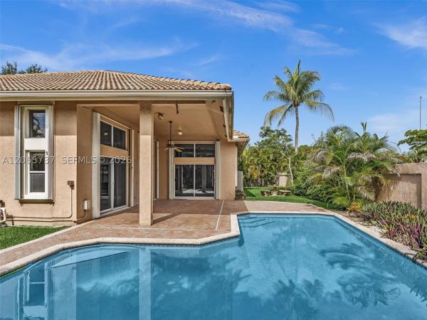 Camelot Lakes, 11335 Lake Shore Dr, Cooper City, Florida 33026, image 2