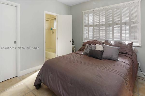 Country Club Homes, 910 N 14th Ct, Hollywood, Florida 33019, image 3