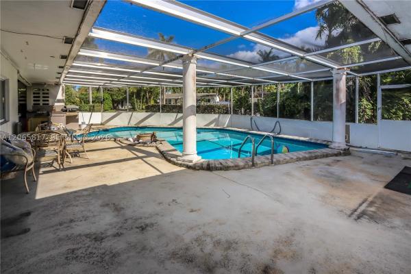 Country Club Homes, 910 N 14th Ct, Hollywood, Florida 33019, image 1