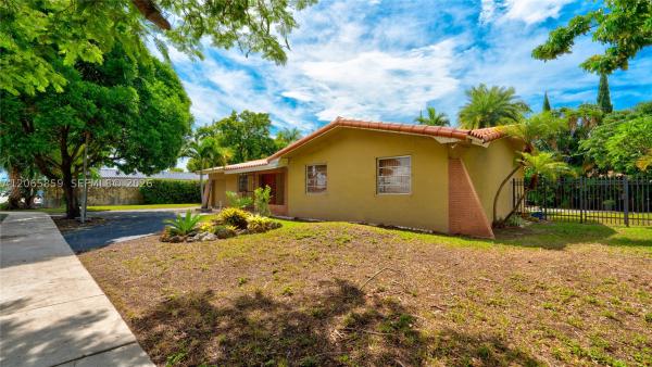 10710 SW 32nd St, Unincorporated Dade County, Florida 33165, image 1