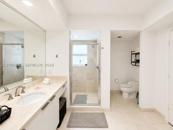 One Fifty One At Biscayne, 14951 Royal Oaks Ln #1501, North Miami, Florida 33181, image 3