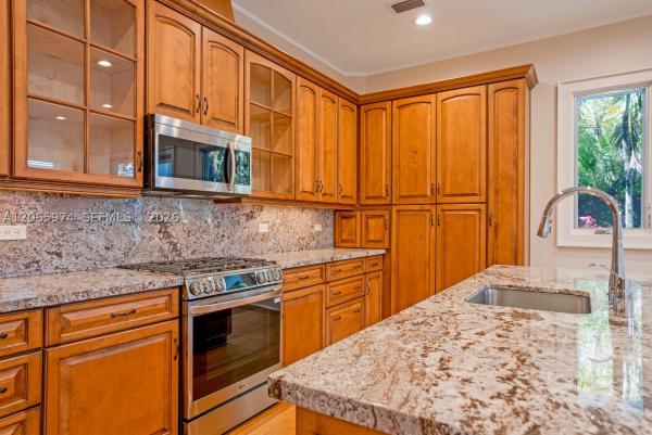 Carters, 3072 Carter St, Miami, Florida 33133, image 3