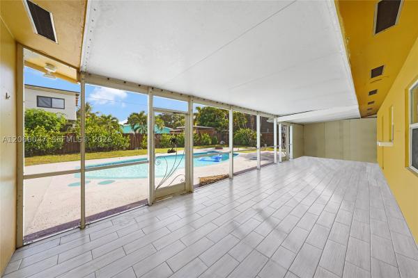 Pine Crest, 912 NE 9th Ct, Pompano Beach, Florida 33060, image 3