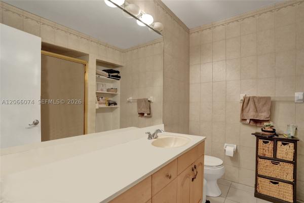 Lakes Of Emerald Hills, 3003 Lakewood Ln #300, Hollywood, Florida 33021, image 2