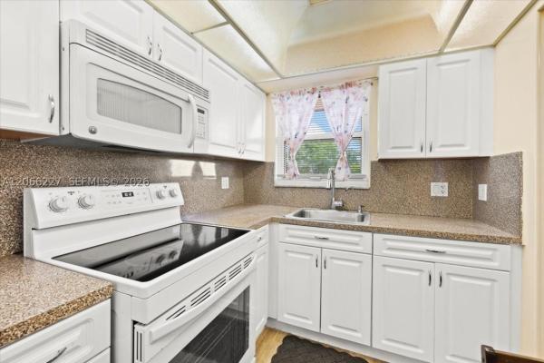 Sunrise Lakes 3, 2911 N Pine Island Rd #311, Sunrise, Florida 33322, image 3