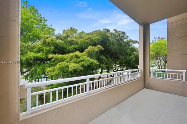 Turnberry On The Green, 19501 W Country Club Dr #208, Aventura, Florida 33180, image 2