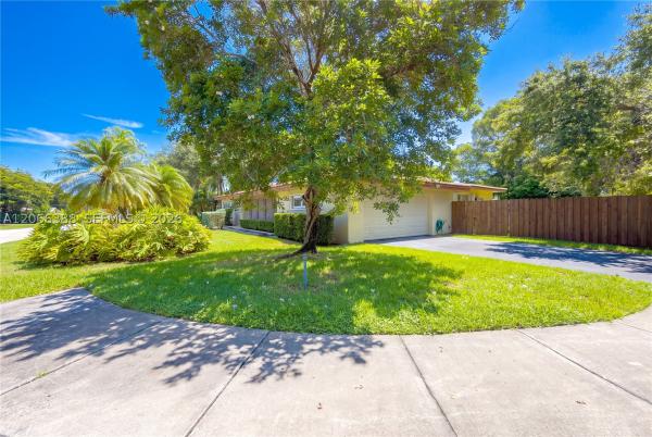 Tanglewood Estates, 14311 SW 74th Ct, Palmetto Bay, Florida 33158, image 3