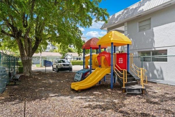Village Homes & Condos At Palmetto Bay, 17255 SW 95th Ave #153, Palmetto Bay, Florida 33157, image 3