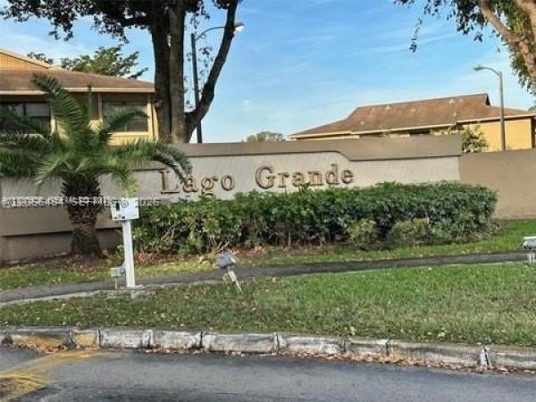 Lago Grande, 2740 W 63rd Pl #13-25, Hialeah, Florida 33016, image 1