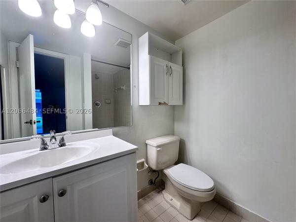 Lago Grande, 2740 W 63rd Pl #13-25, Hialeah, Florida 33016, image 3