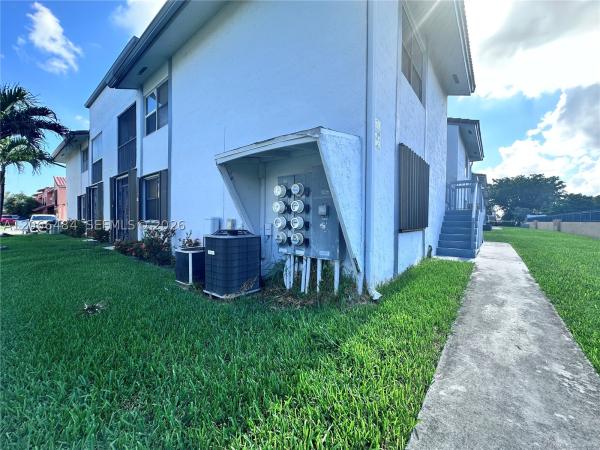 Lago Grande, 2740 W 63rd Pl #13-25, Hialeah, Florida 33016, image 2