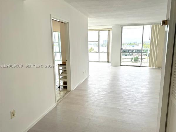 King Cole, 900 Bay Dr #523, Miami Beach, Florida 33141, image 3
