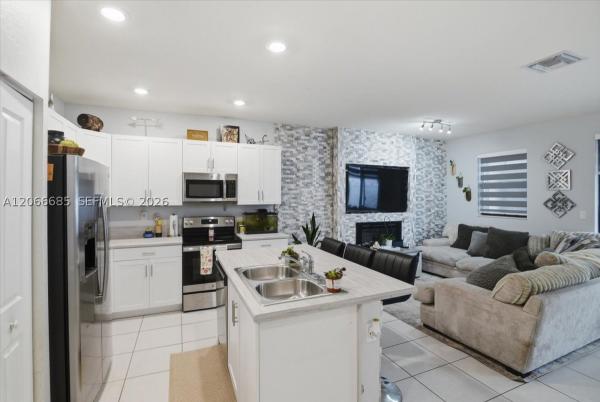 Aquabella, 3378 W 112th St, Hialeah, Florida 33018, image 2