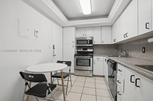 The Carriage Club, 5005 Collins Ave #424, Miami Beach, Florida 33140, image 1