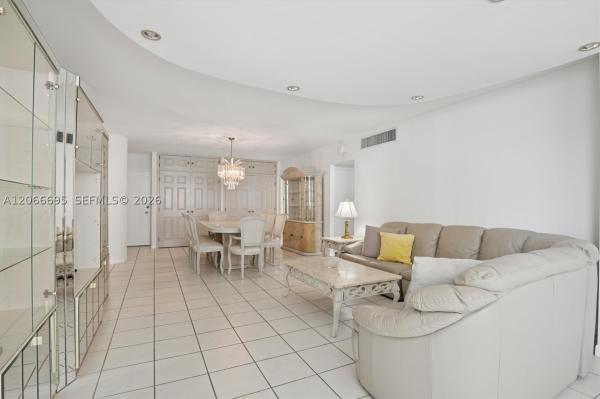 The Carriage Club, 5005 Collins Ave #424, Miami Beach, Florida 33140, image 2