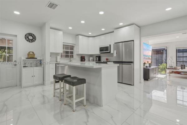 11621 NW 58th Pl, Hialeah, Florida 33012, image 2