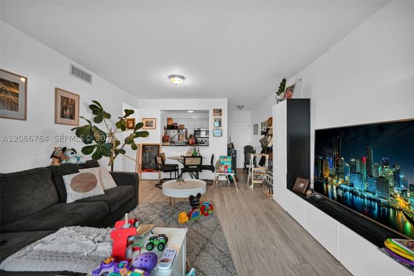Brickell Vista, 900 SW 8th St #908, Miami, Florida 33130, image 2
