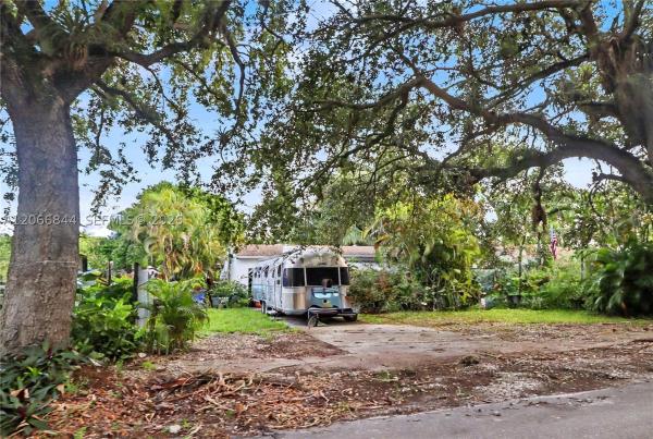 Hollywood Little Ranches, 2541 Washington St, Hollywood, Florida 33020, image 1