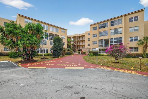 Somerset, 2801 Somerset Dr #205, Lauderdale Lakes, Florida 33311, image 2