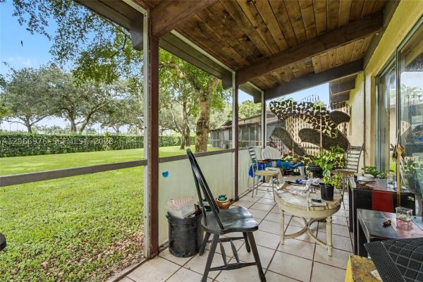 139 Essex Rd #4-28, Hollywood, Florida 33024, image 2