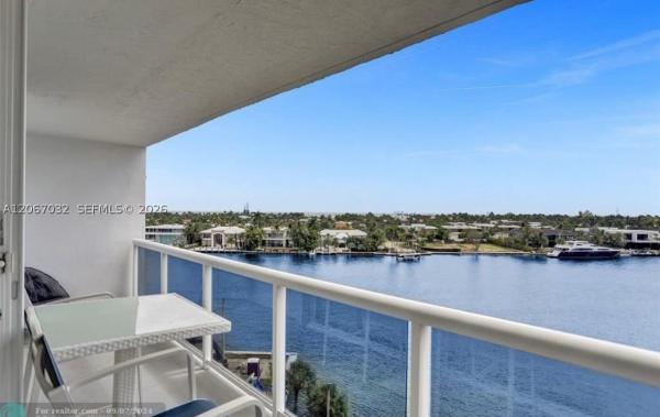 Waterview 2, 20515 E Country Club Dr #747, Aventura, Florida 33180, image 2