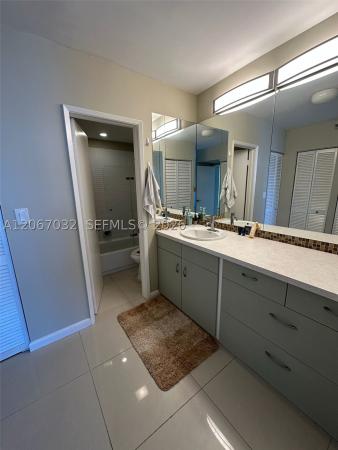 Waterview 2, 20515 E Country Club Dr #747, Aventura, Florida 33180, image 1